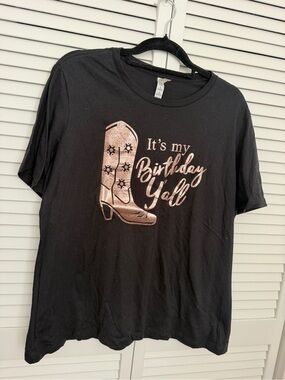 Black Custom Crewneck T-Shirt It’s My Birthday Y’all Size XL